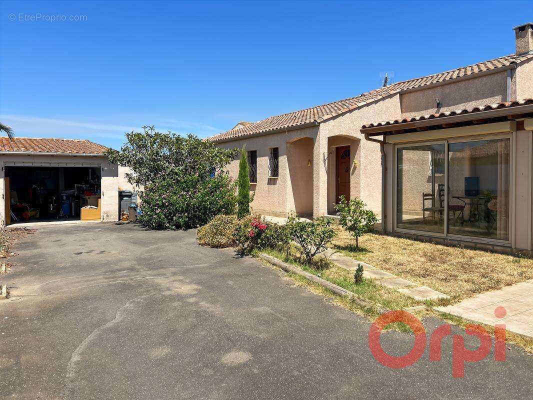 À Vendre : Villa familiale de plain-pied avec piscine, garage et grand jardin à Sauvian - photo 18