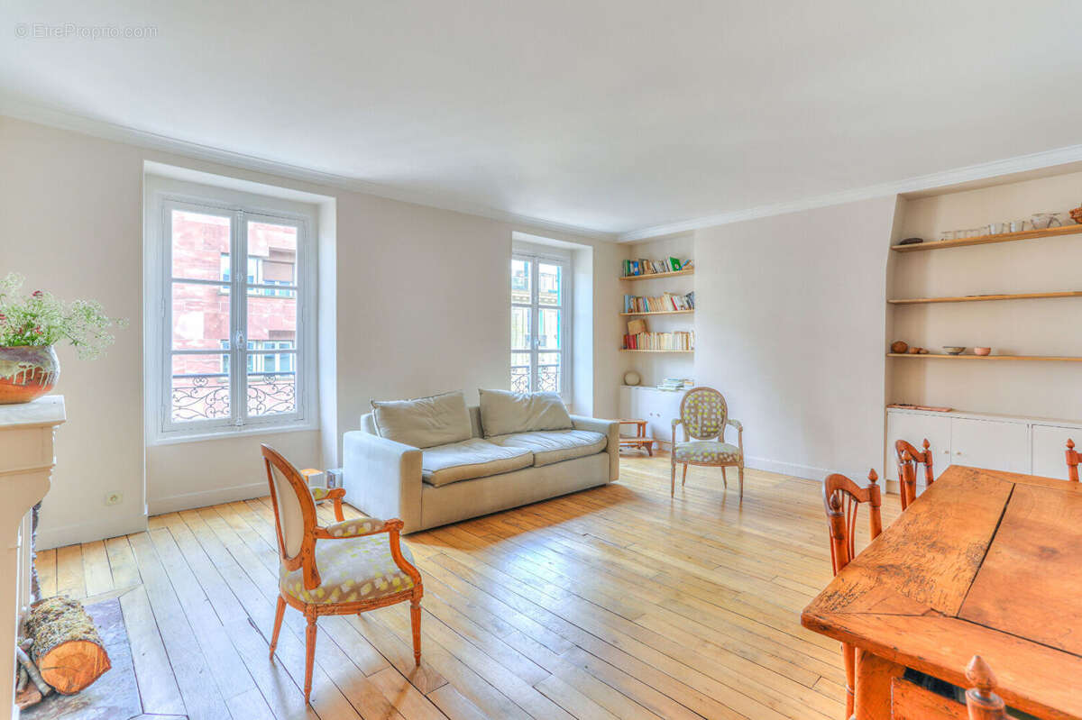 Appartement à NEUILLY-SUR-SEINE