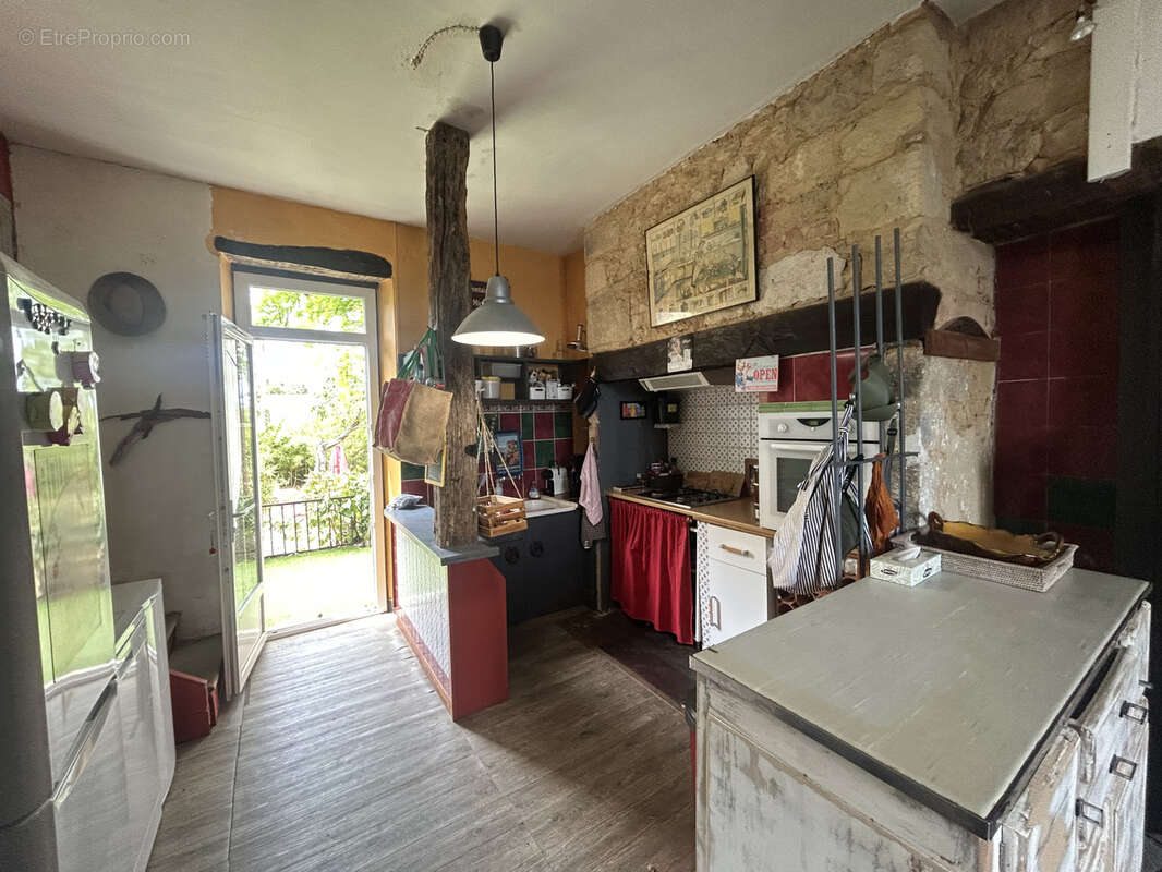 Maison en pierre avec jardin clos   Plus de 210 m2 habitables   Fort potentiel - 46350 PAYRAC - photo 5