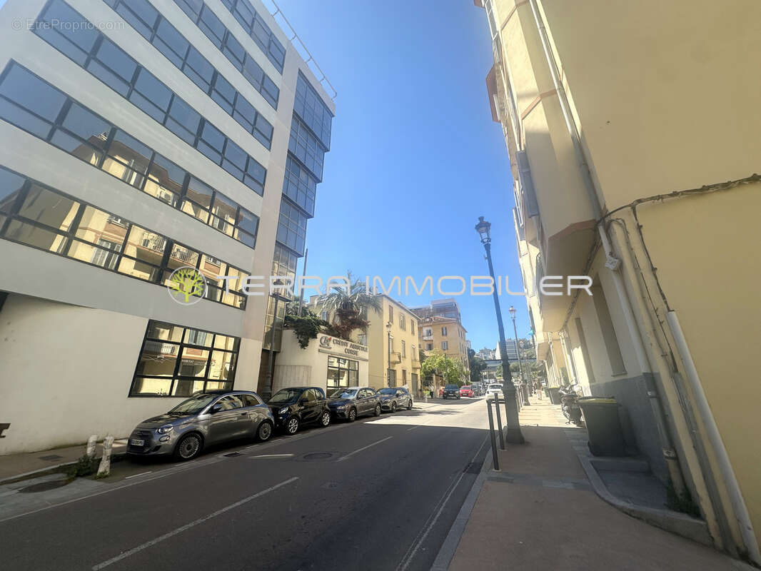 Commerce à AJACCIO