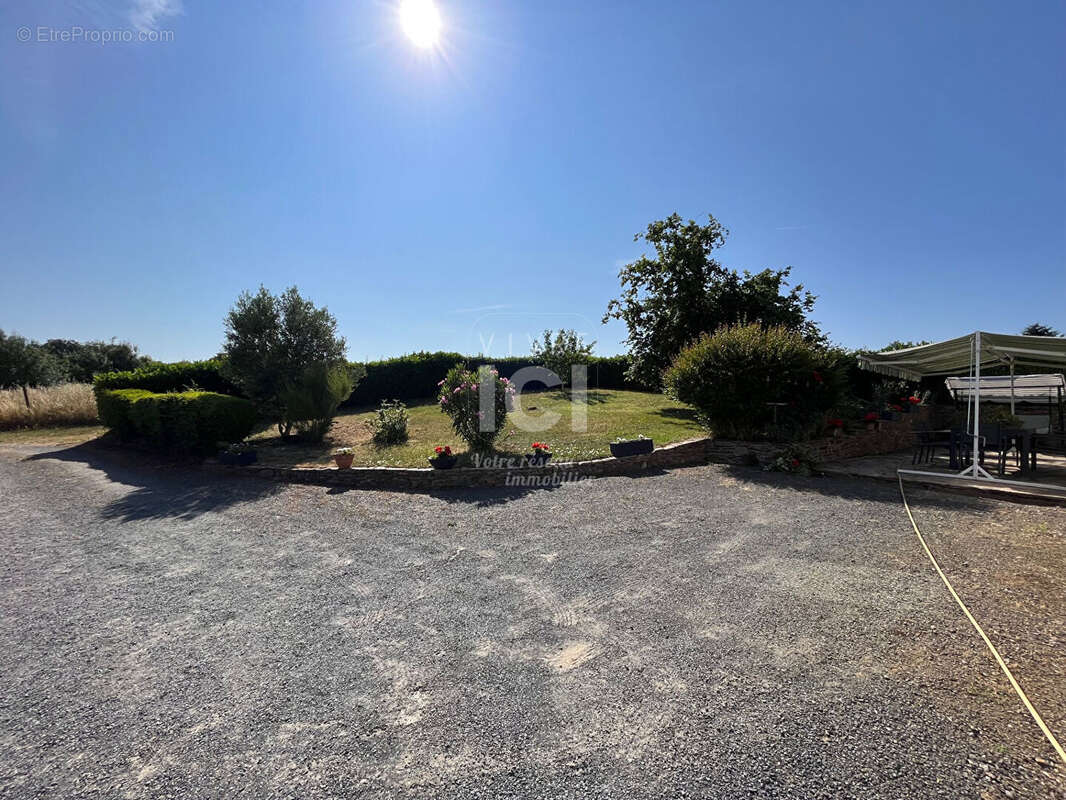 Maison à LA CHAPELLE-BASSE-MER