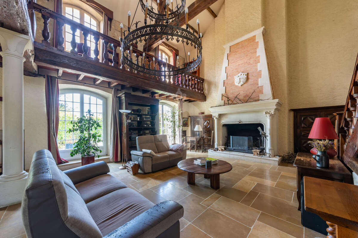 Ensemble immobilier de charme avec maison de 310 m2 et dépendances - photo 8