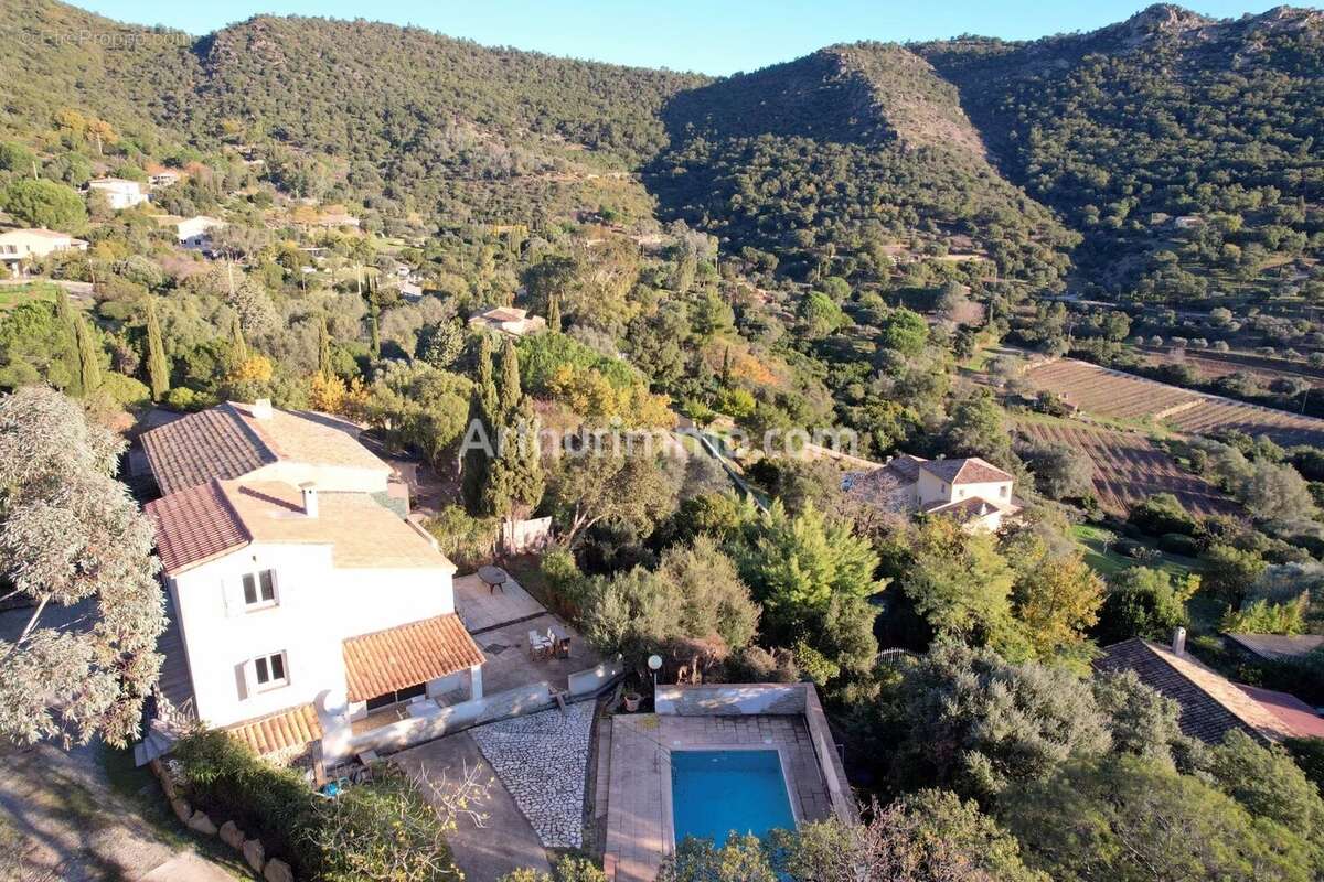 Maison à PLAN-DE-LA-TOUR