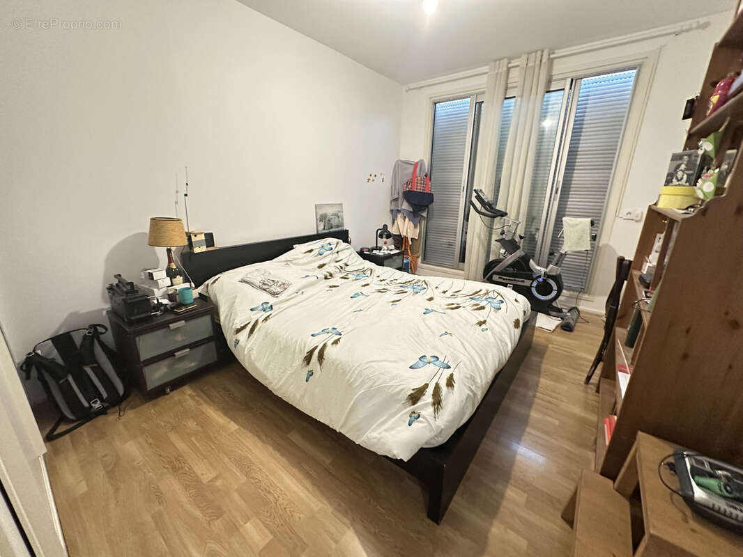 LEONE IMMOBILIER vous propose ce spacieux appartement T3 de 78 m2 avec balcon à Sainte-Foy-lès-Lyon. - photo 6