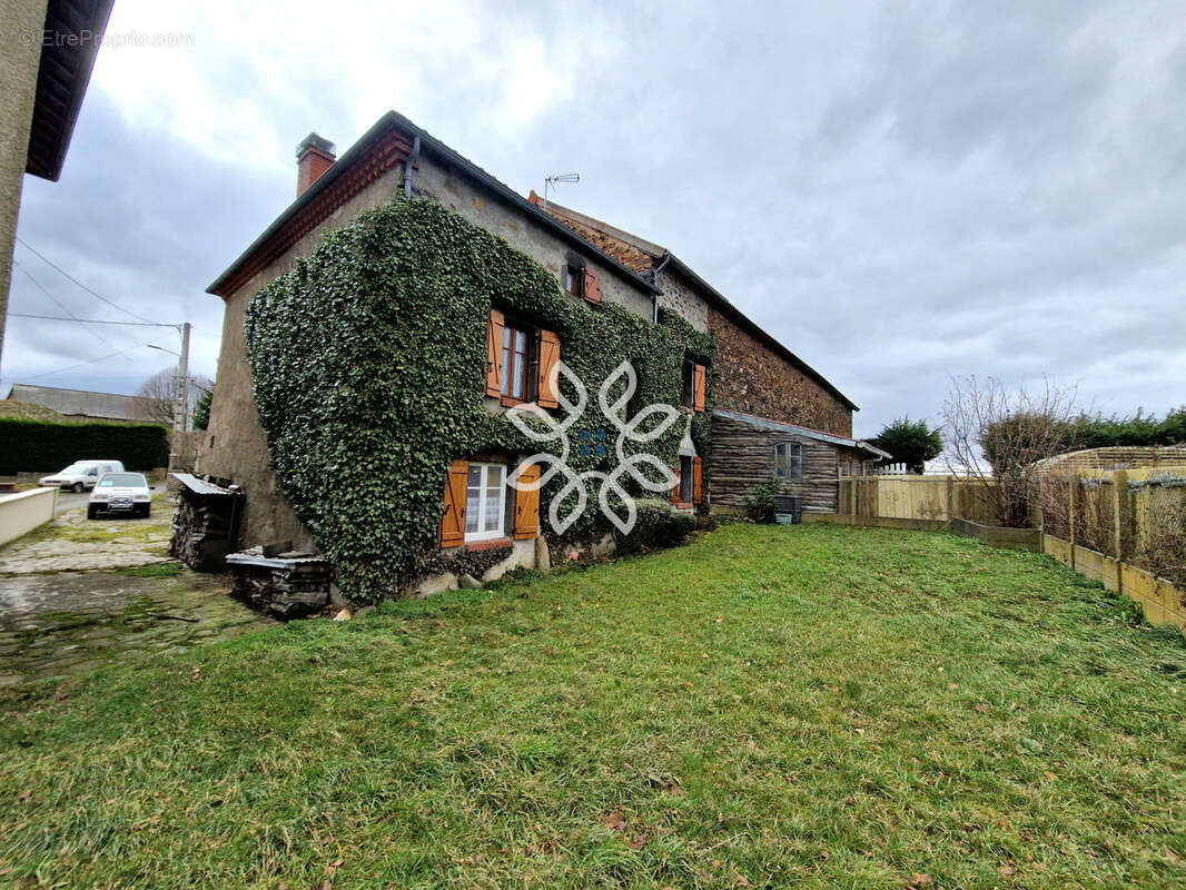 Maison à MASSIAC