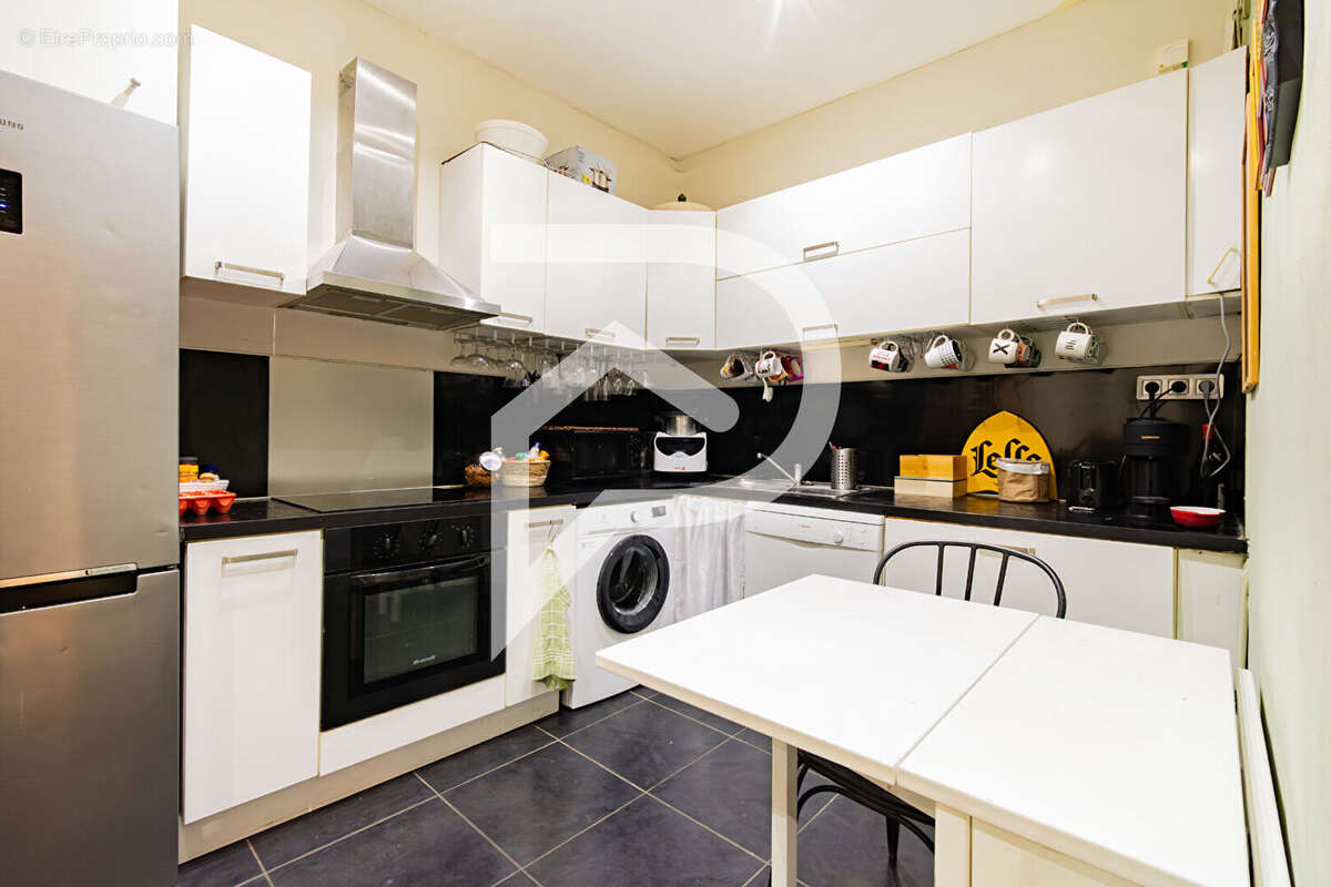 Appartement à MARSEILLE-4E