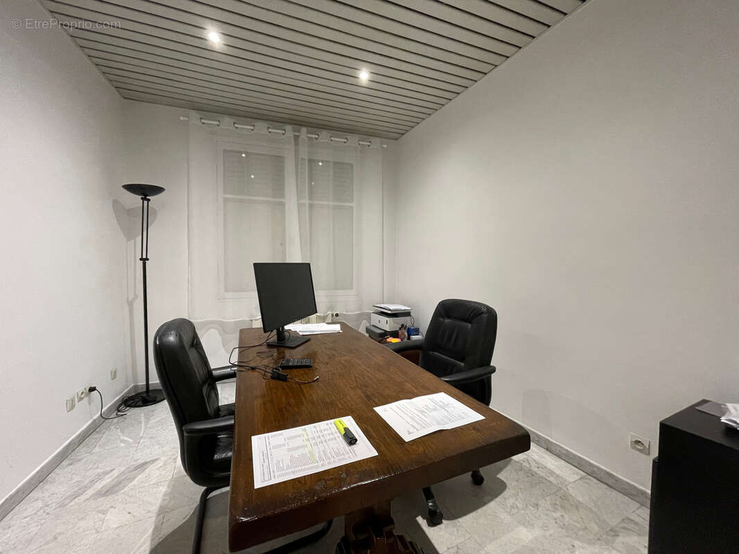 Commerce à PARIS-16E