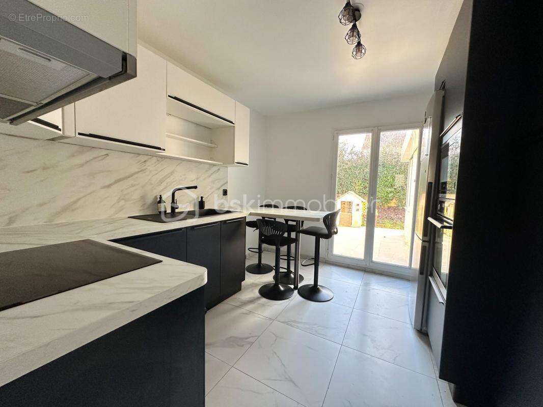 Maison à SAVIGNY-LE-TEMPLE