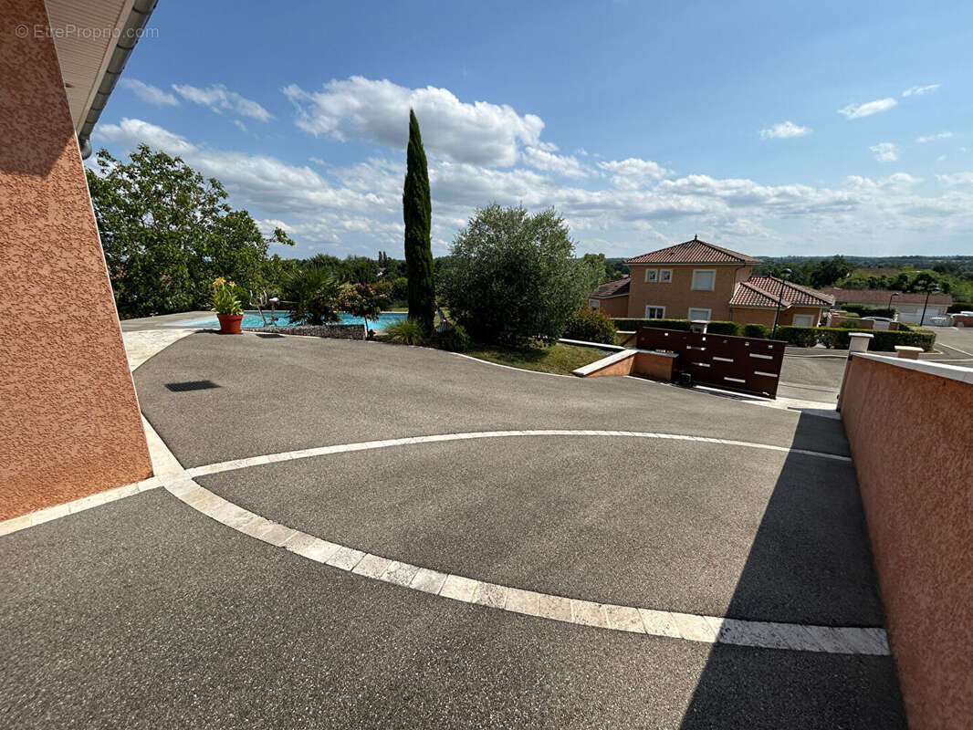 Magnifique villa de plain pied avec terrain et piscine - photo 16