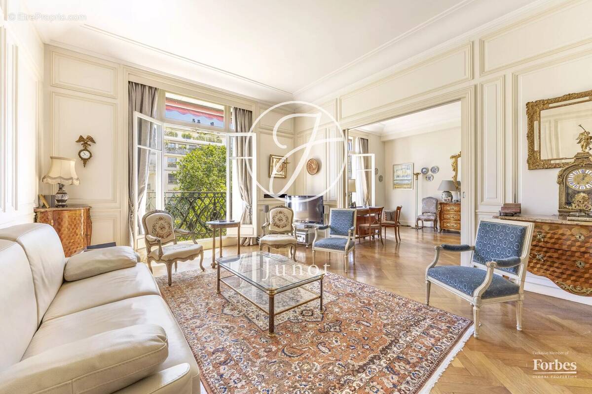 Appartement à PARIS-7E