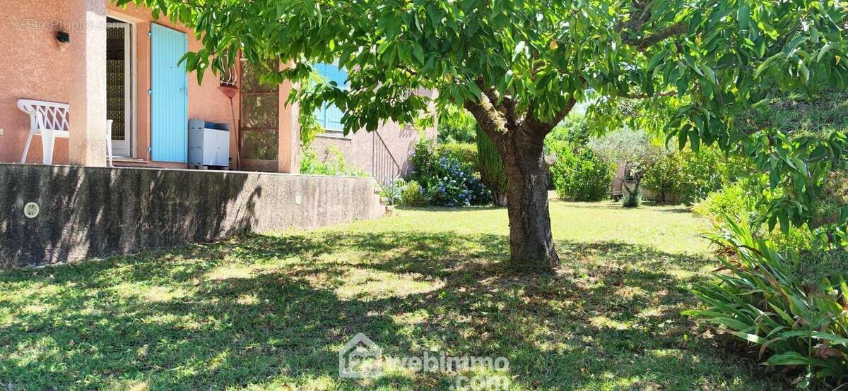 Maison à FONTVIEILLE