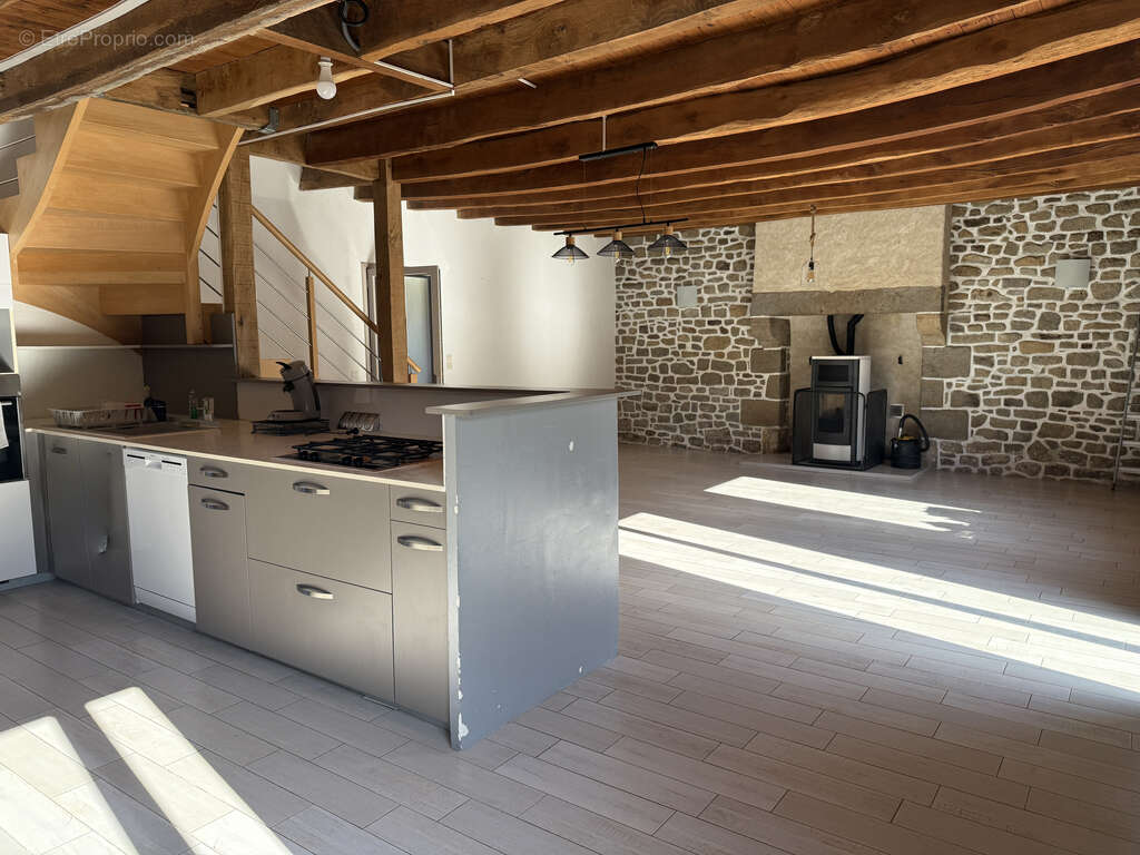 Maison à SAINT-LEGER-DES-PRES