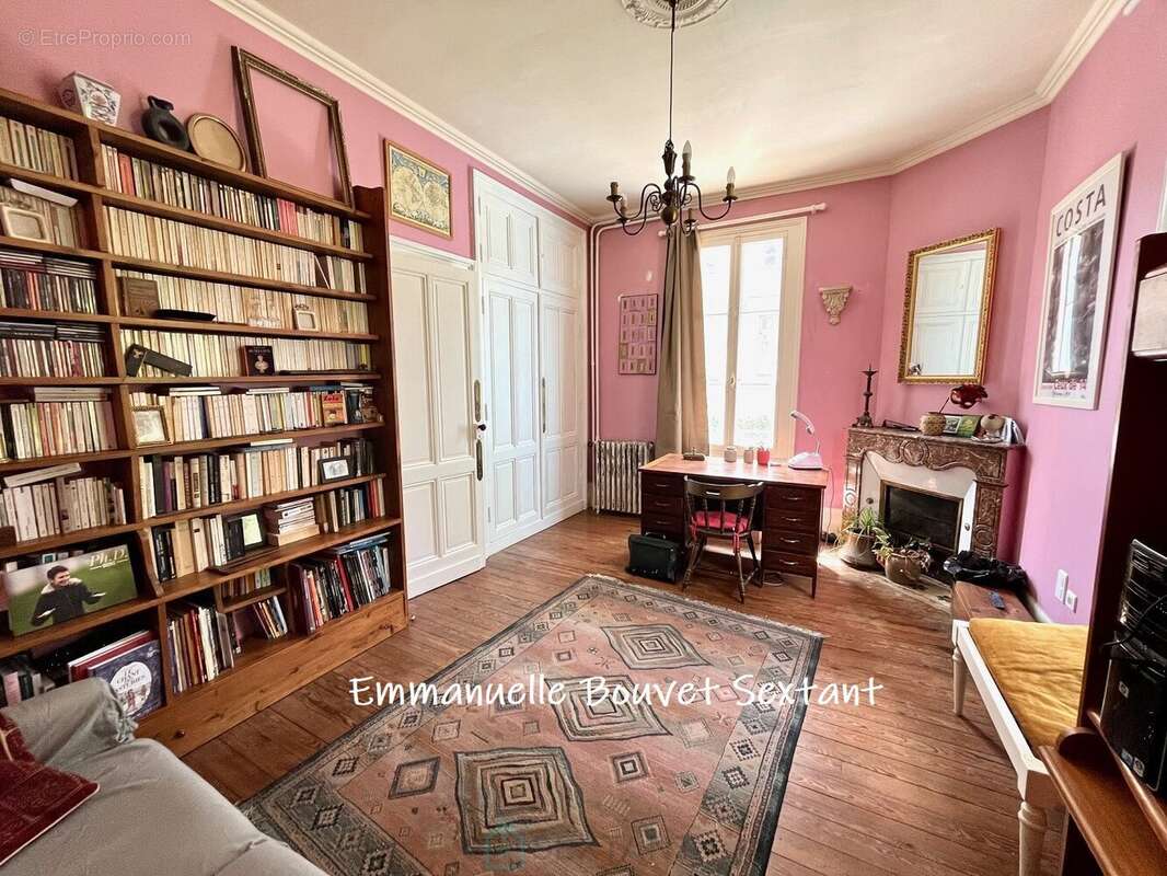 Grande maison bourgeoise fin 19ème, centre-ville, tous commerces à pied, jardin, garage, terrasses - photo 3