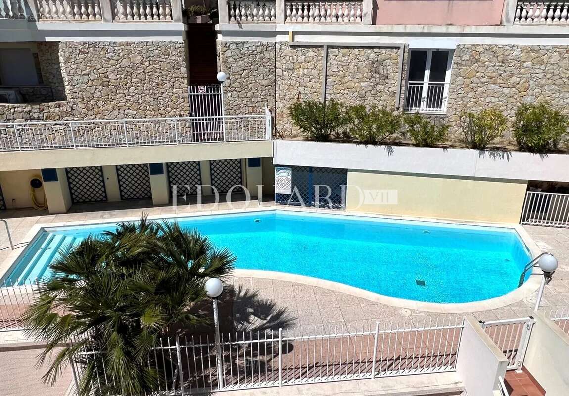 Appartement à ROQUEBRUNE-CAP-MARTIN