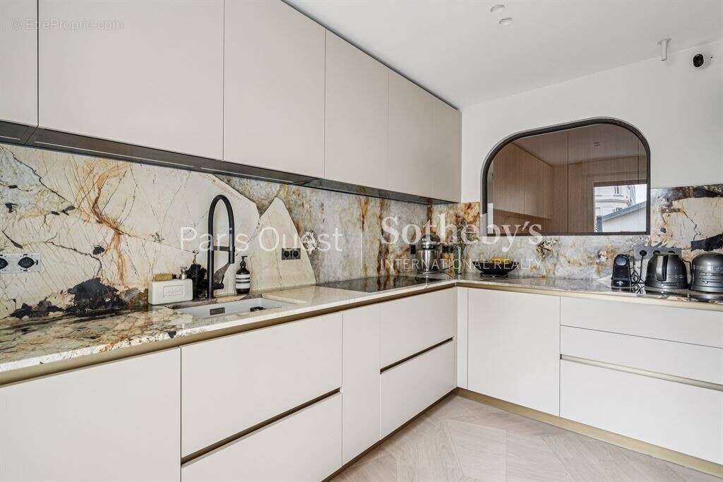 Appartement à LEVALLOIS-PERRET