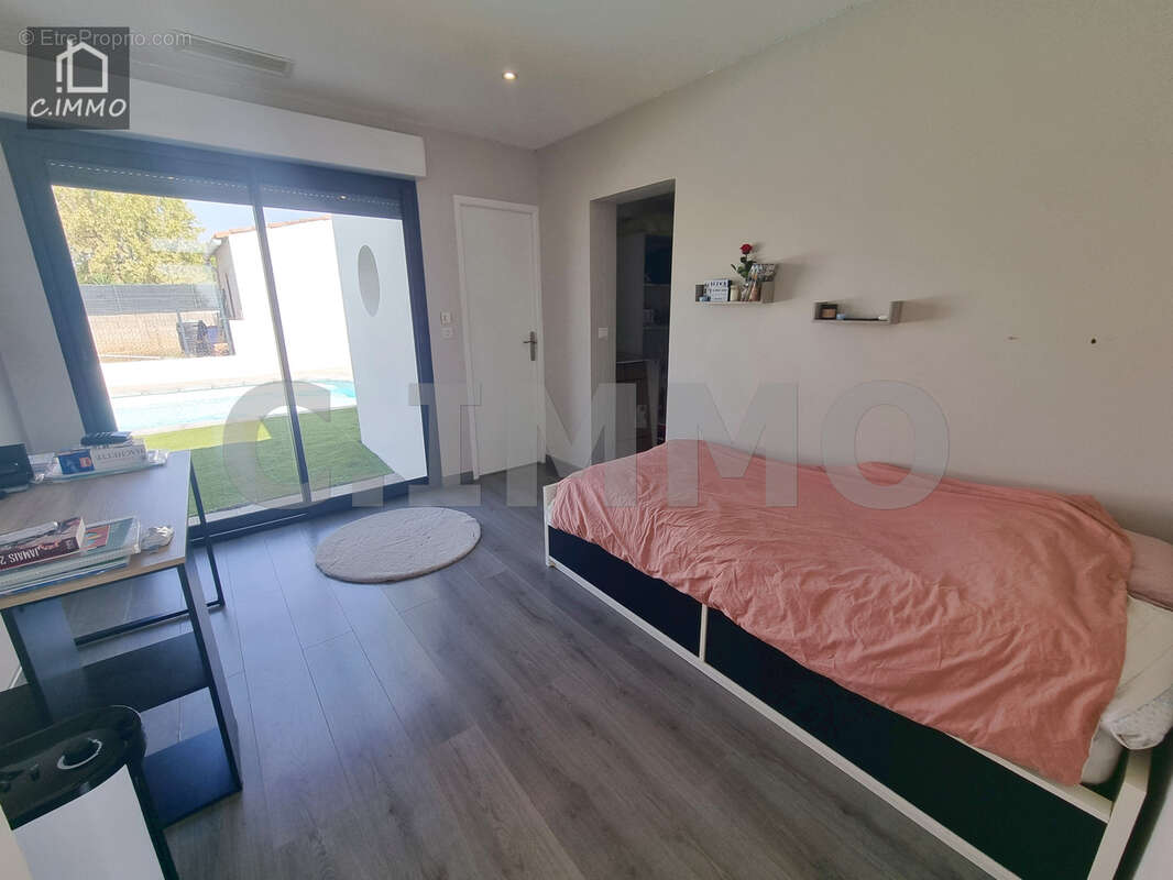 Villa de PP de 150 m2 de type 5 avec bureau, buanderie, piscine et garage - photo 13