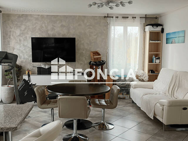 Appartement à SAINT-PIERRE-DU-PERRAY