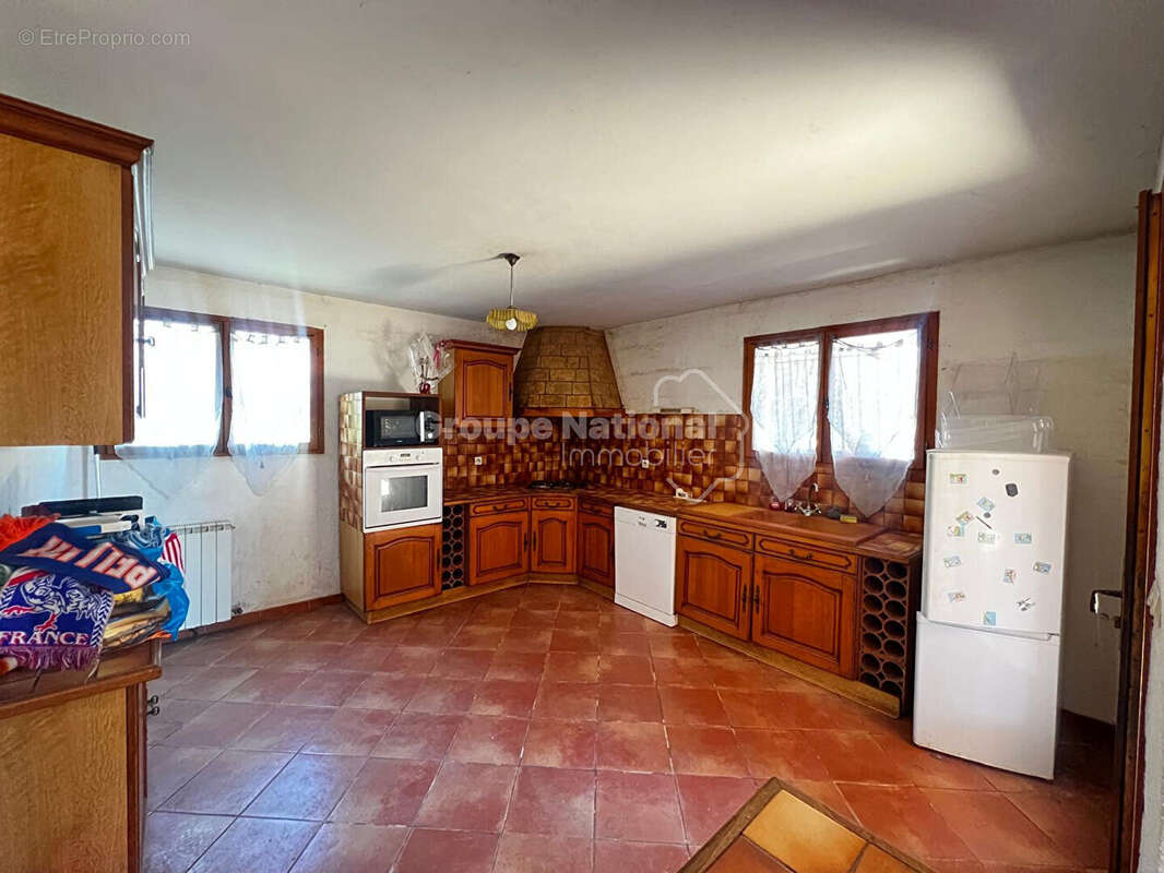 A SAISIR ! VILLA A RENOVER 4 chambres garage piscinable - photo 3