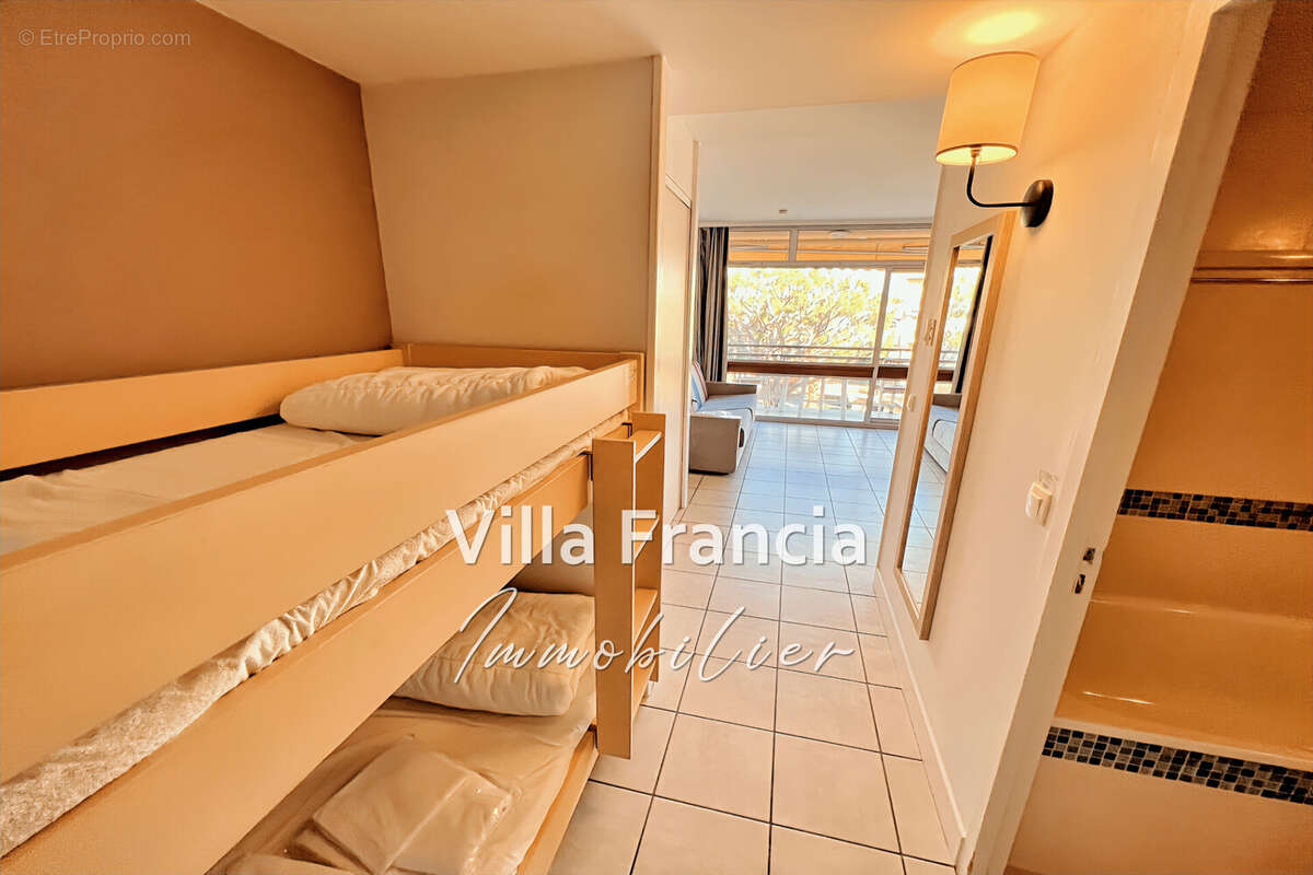 Appartement à SAINT-LAURENT-DU-VAR