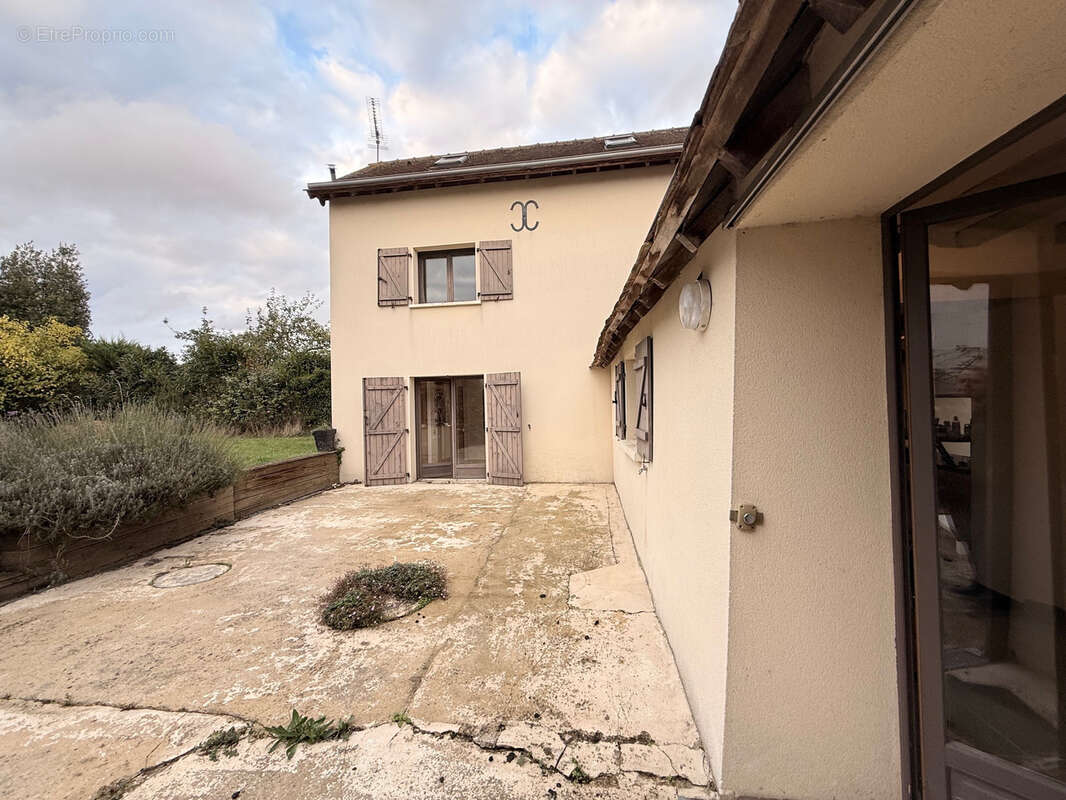 Maison à HOUDAN