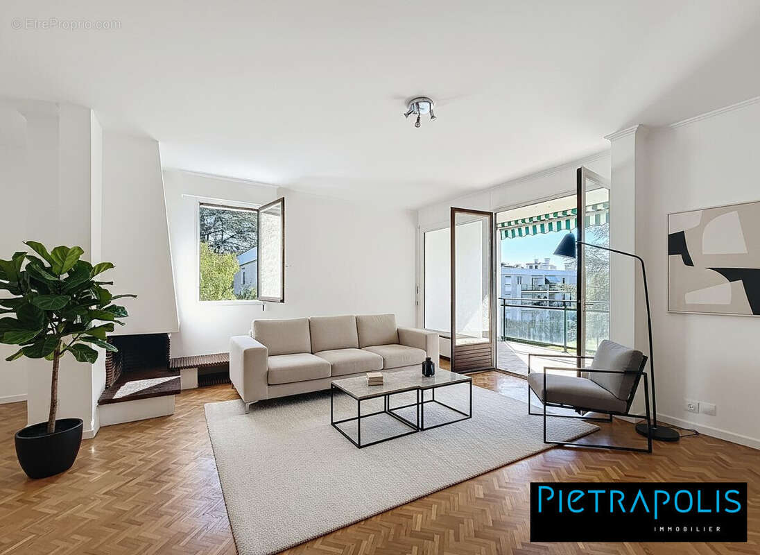 Appartement à CHARBONNIERES-LES-BAINS