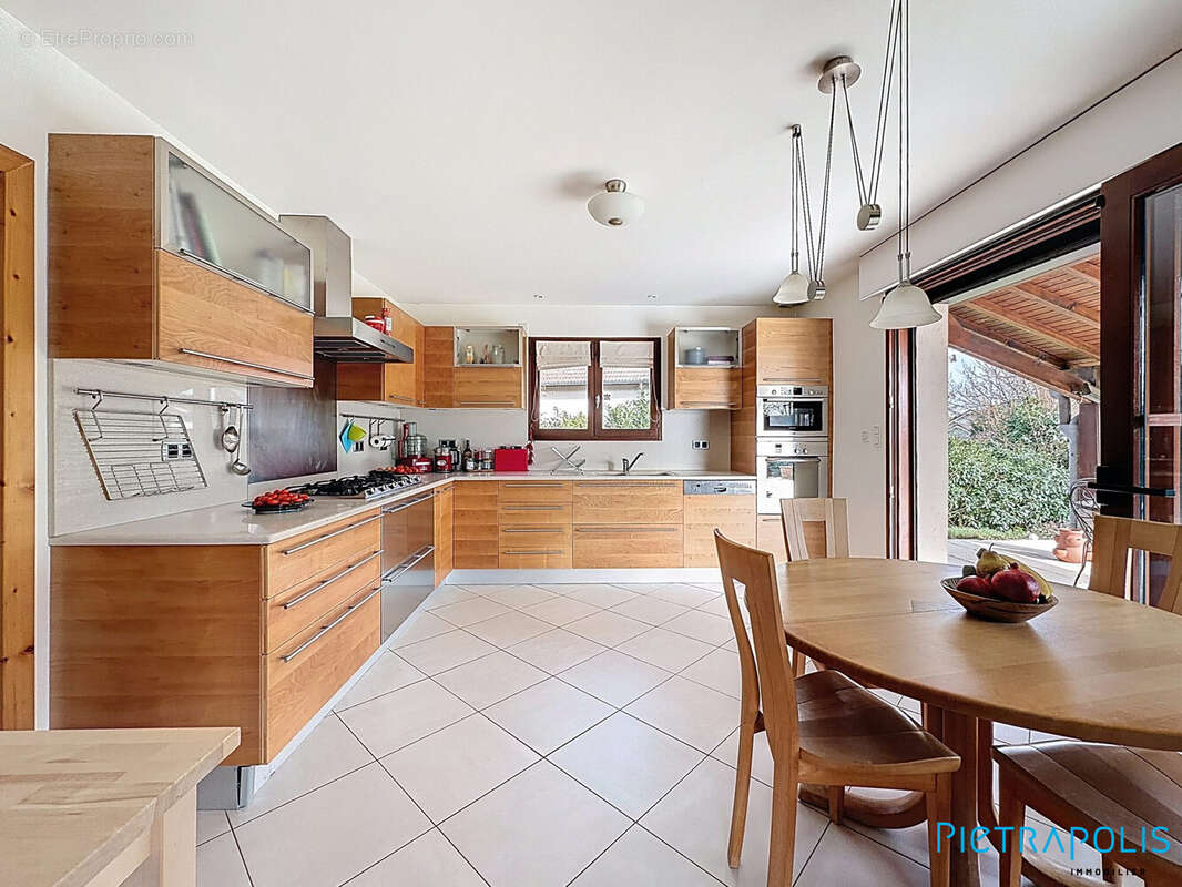 Maison à PREVESSIN-MOENS