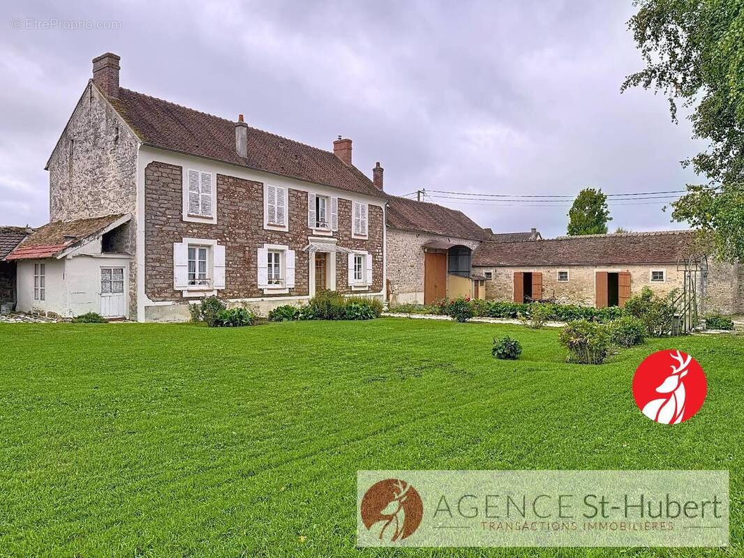 Maison à SAINT-MARTIN-EN-BIERE