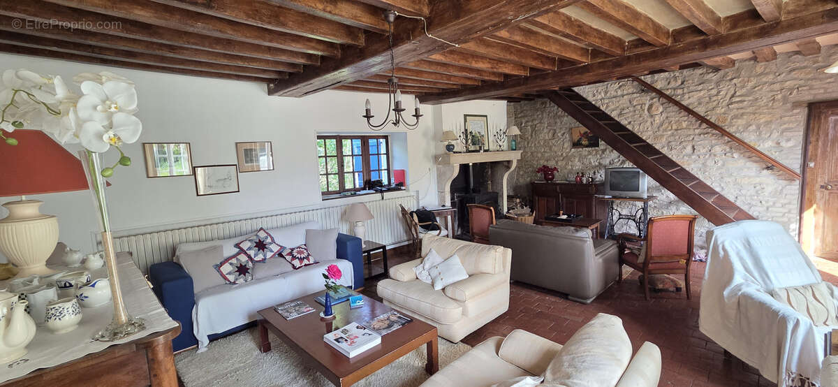 Maison à MENOU