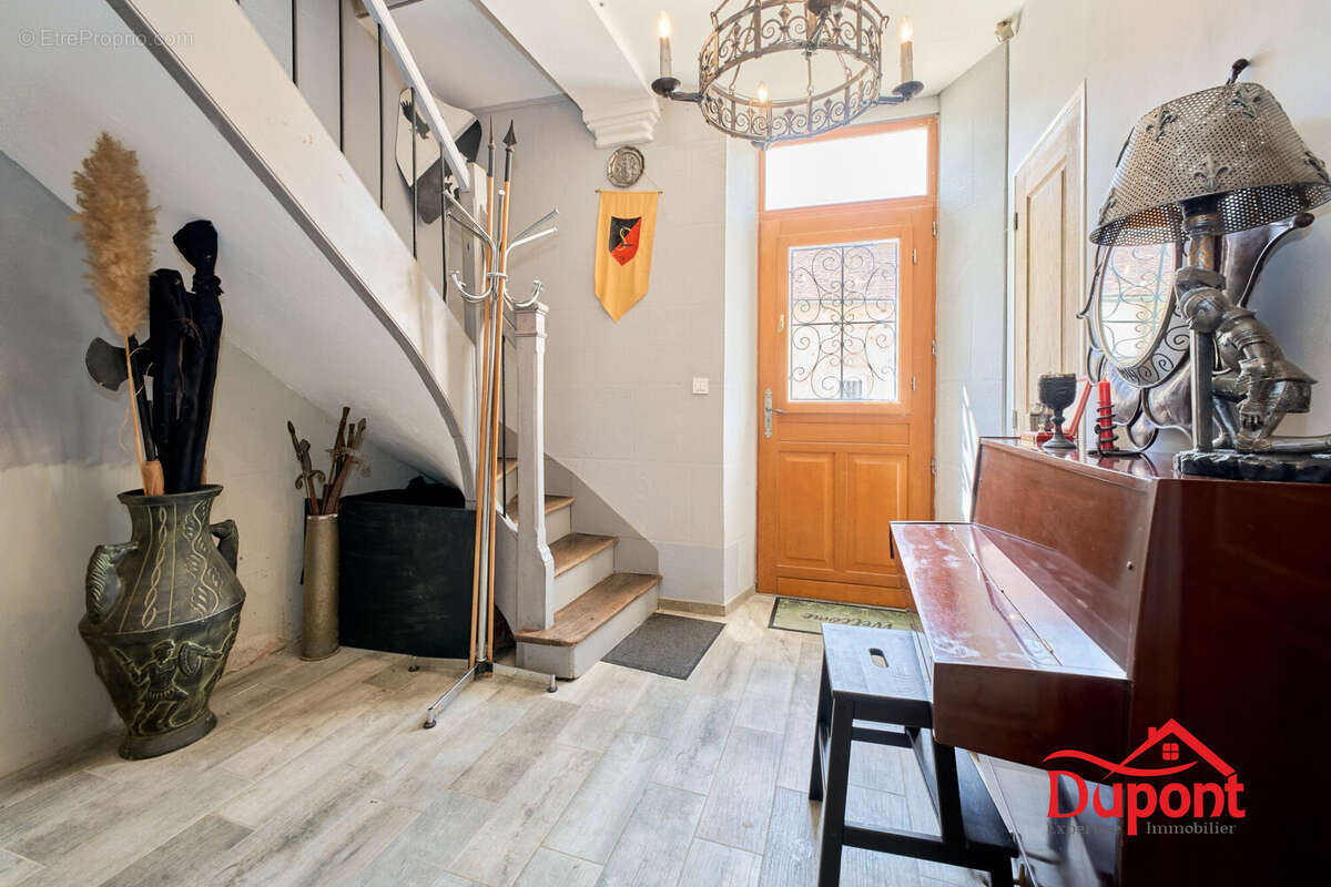 Maison 288 m² à Villiers-Saint-Georges  - photo 2