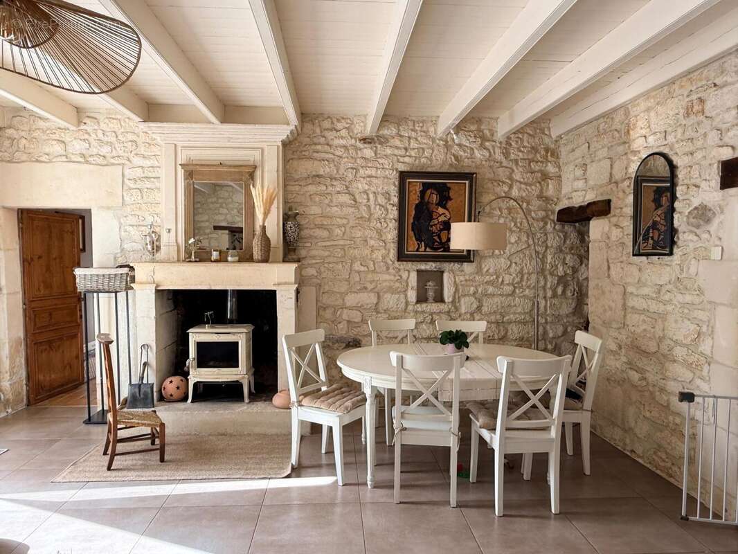 Maison 122 m² à Le Douhet  - photo 4