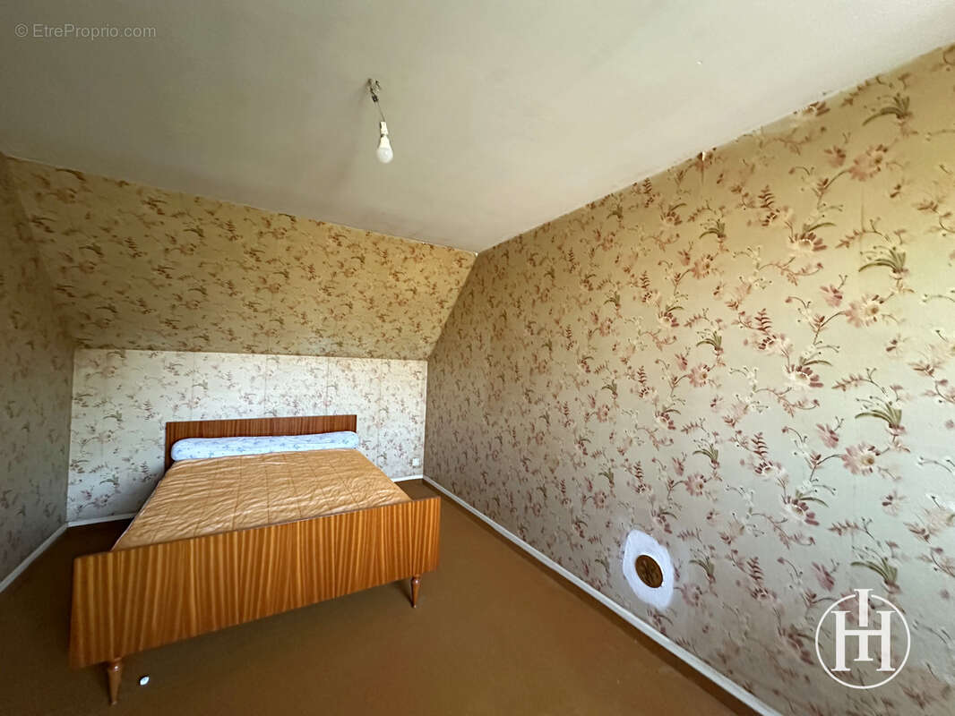 Maison à MONTLEVICQ