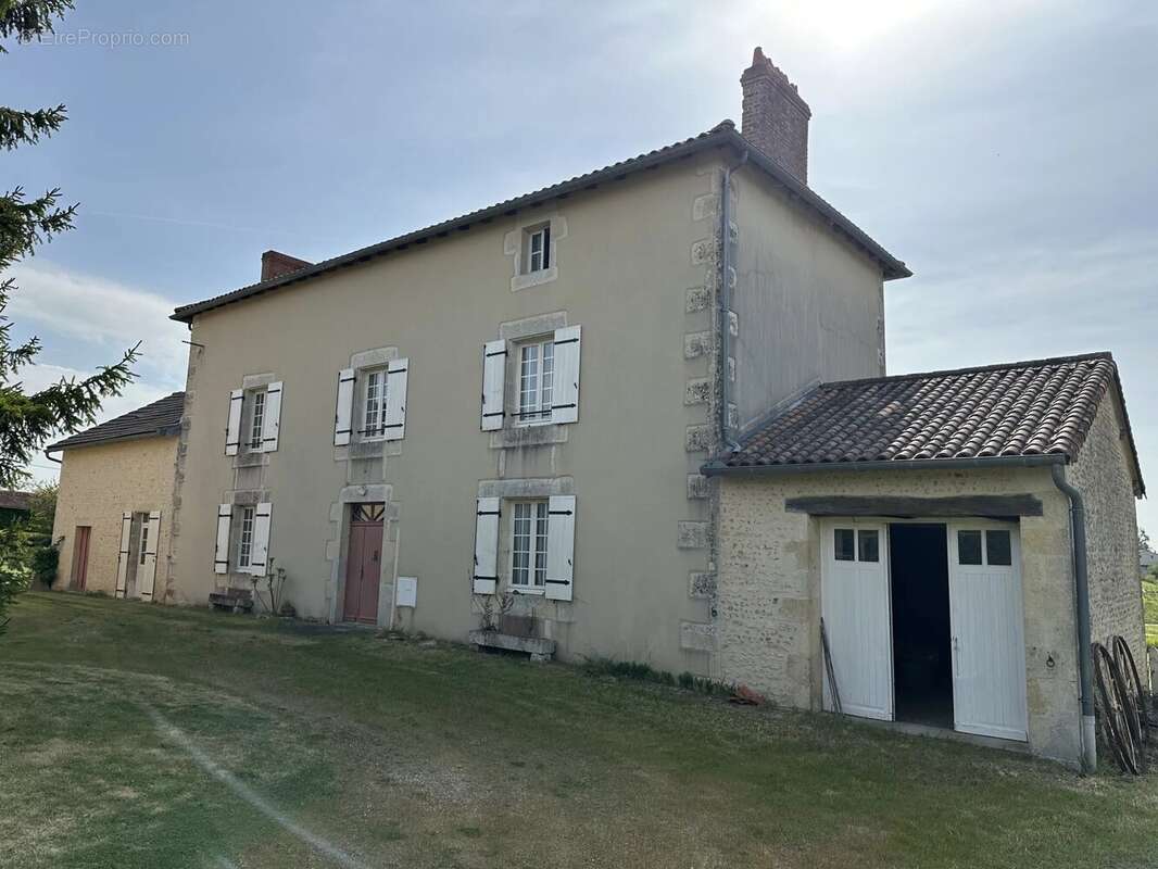 Maison à SOMMIERES-DU-CLAIN