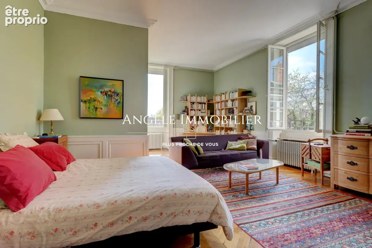 Écully. Idéalement située. Propriété de caractère fin XIXe avec piscine - photo 6