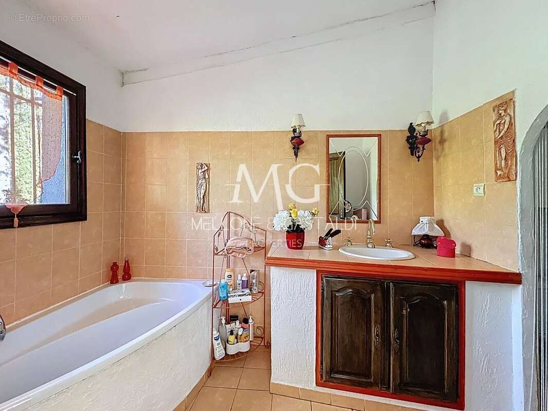 Maison à MOUGINS