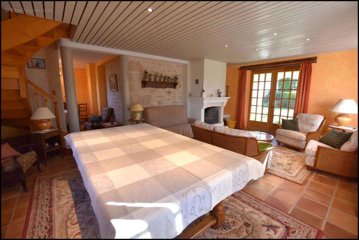 Maison à LAROQUE-DES-ARCS