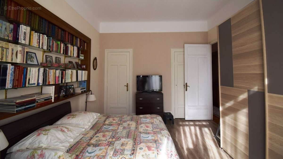 À VENDRE - Quartier des Garets - Maison 130 m² avec garage et jardin. - photo 9