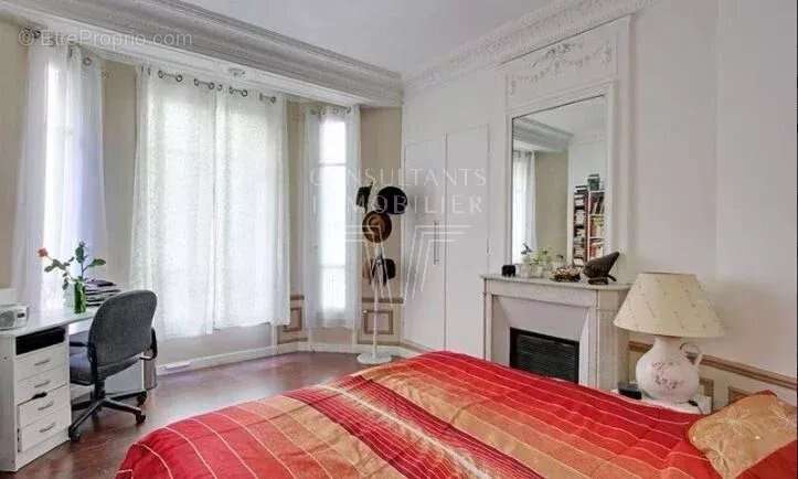 Appartement à PARIS-7E