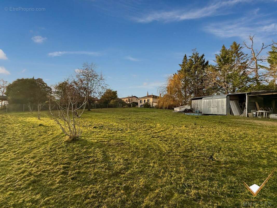 Terrain à SAINTE-FOY-DE-PEYROLIERES