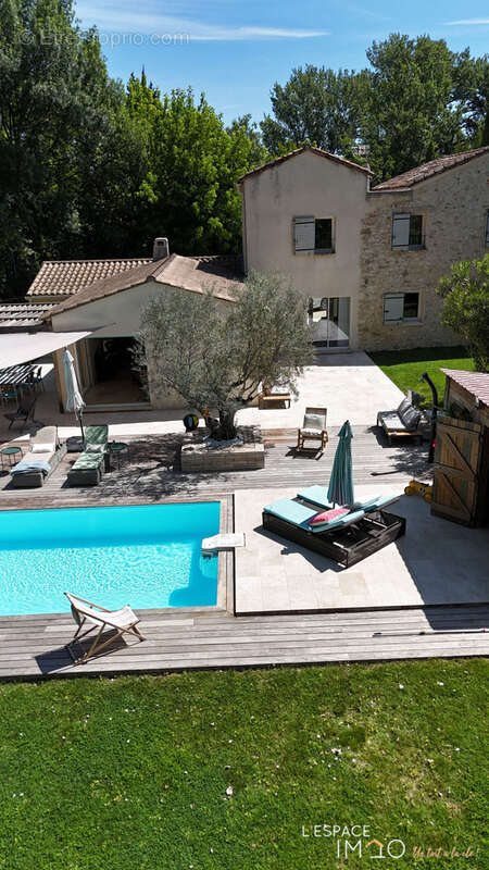 Maison à SAINT-SATURNIN-LES-AVIGNON