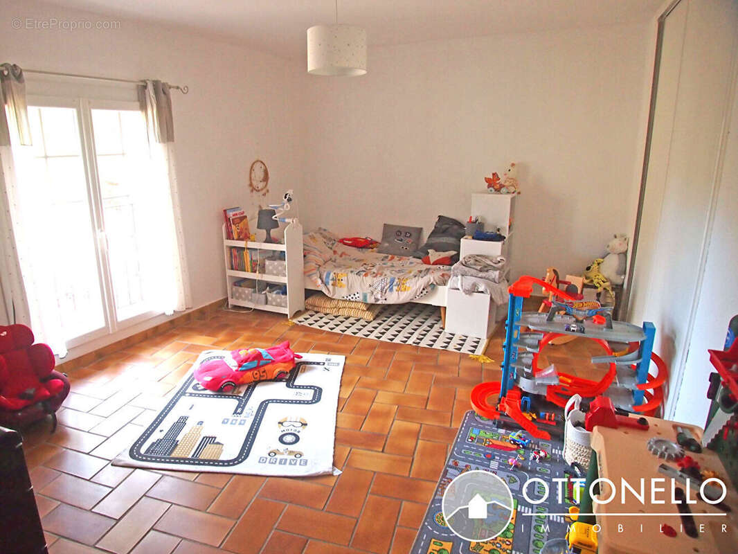 Maison à ROQUEBRUNE-SUR-ARGENS