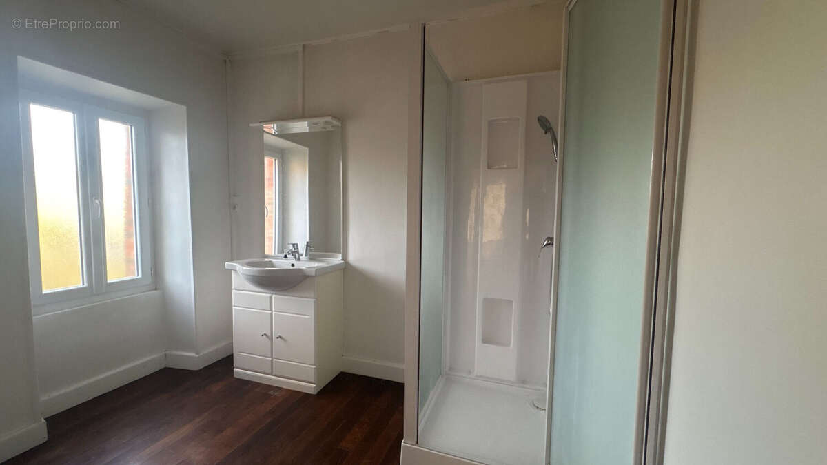 Maison 112 m² à Tralaigues  - photo 6