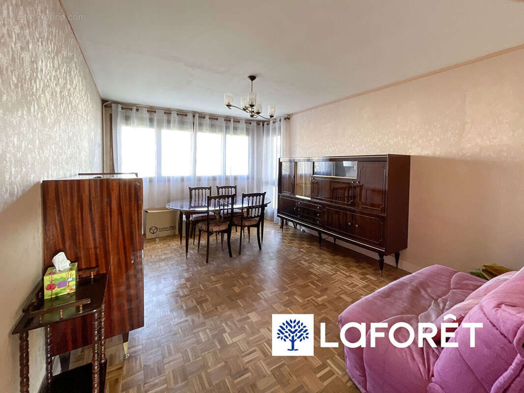 Appartement à SAINTE-GENEVIEVE-DES-BOIS