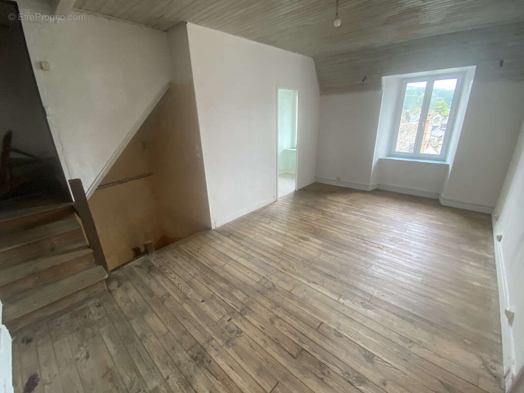 Appartement à MONCEAUX-SUR-DORDOGNE