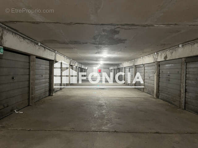 Parking à SAINT-CYR-SUR-MER