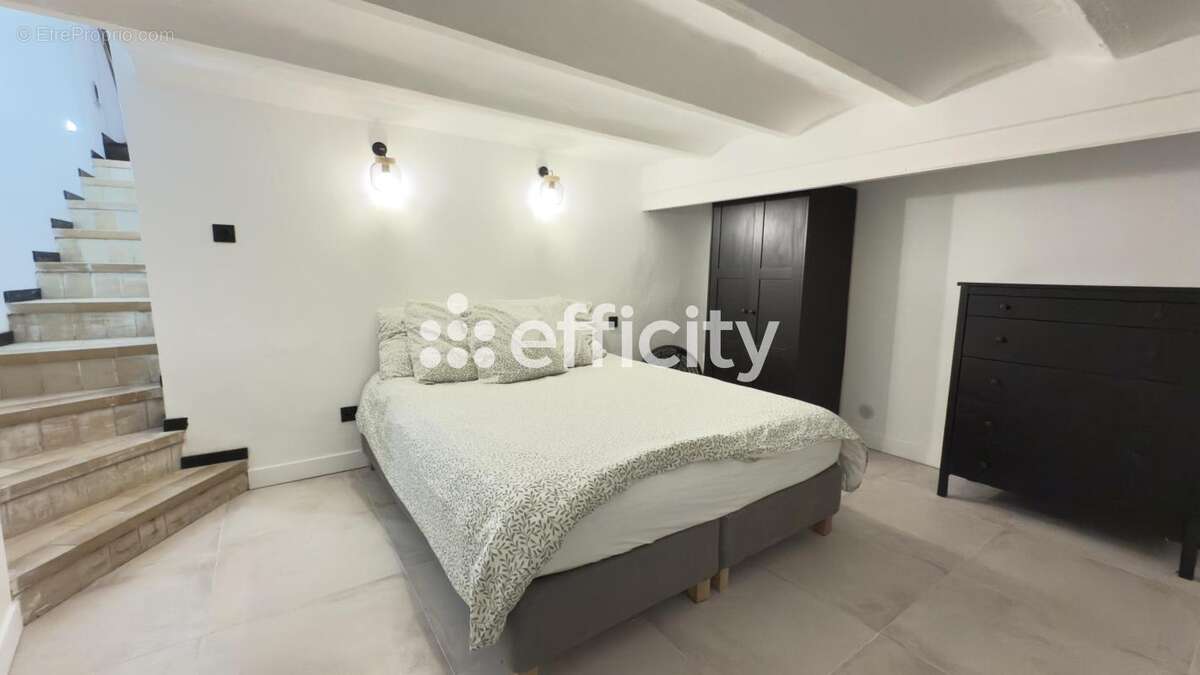 Appartement à MARSEILLE-1E