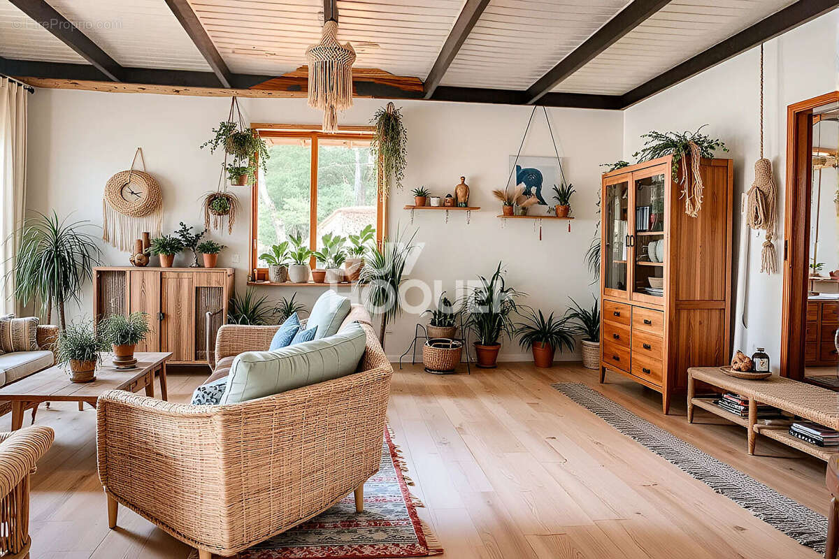 Maison à REMIRE-MONTJOLY