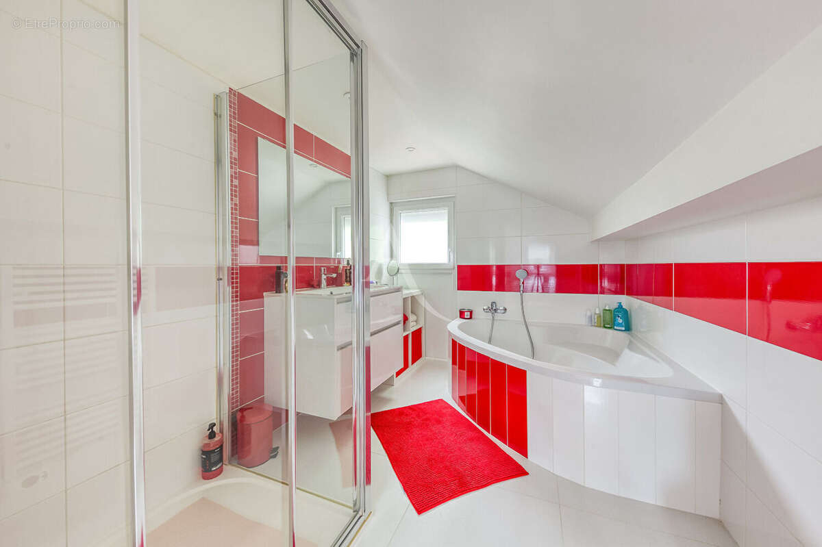 Maison à VAIRES-SUR-MARNE