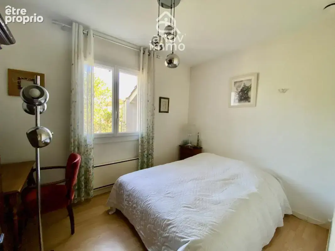 CHAPONOST -- Maison familiale de 240 m2 avec piscine, terrai - photo 8