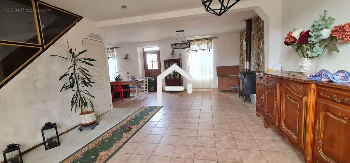 Maison à OBJAT