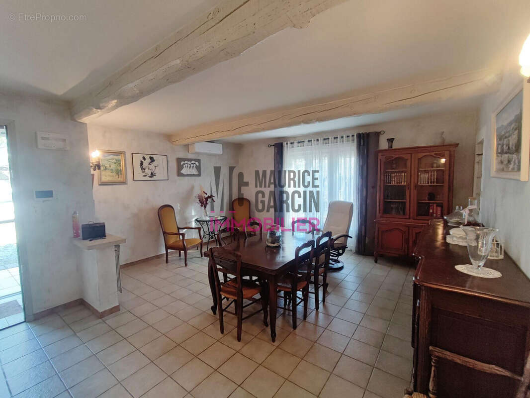 Maison à L'ISLE-SUR-LA-SORGUE